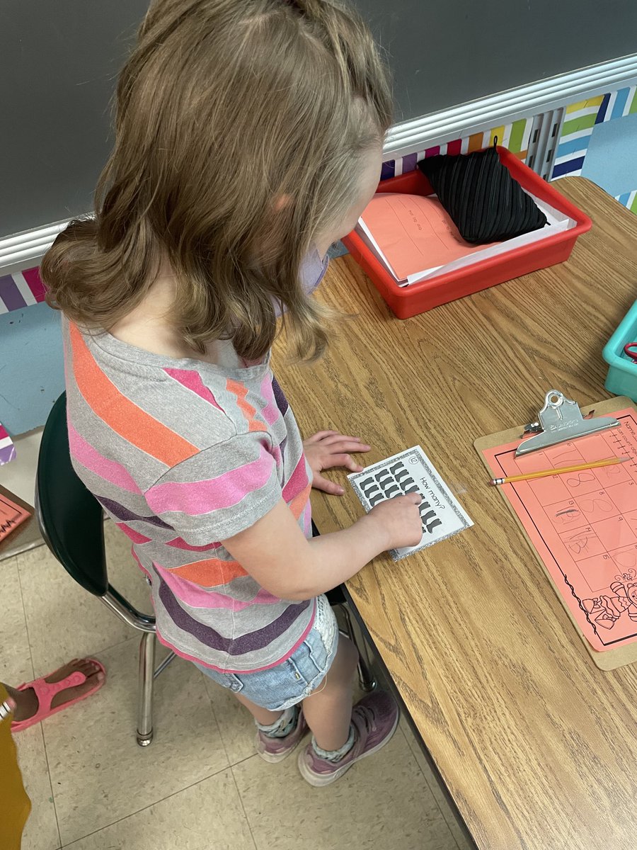 AmyForsythFCPS's tweet photo. Today we enjoyed a scoot to review counting sets and writing numbers to 20. ⁦@fcpsOhEithir,⁩ ⁦@CAHicks_AP⁩  #workhardkindheart, #whesheroes https://t.co/K3kZ7kGdWv