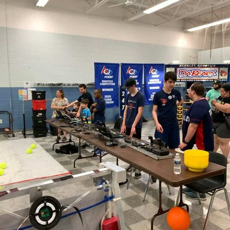 247_DaBears's tweet photo. Thanks for everyone who came and drove the robots at Berkley Days this weekend! 🤖🤖‼️ https://t.co/pDypK8CKk3