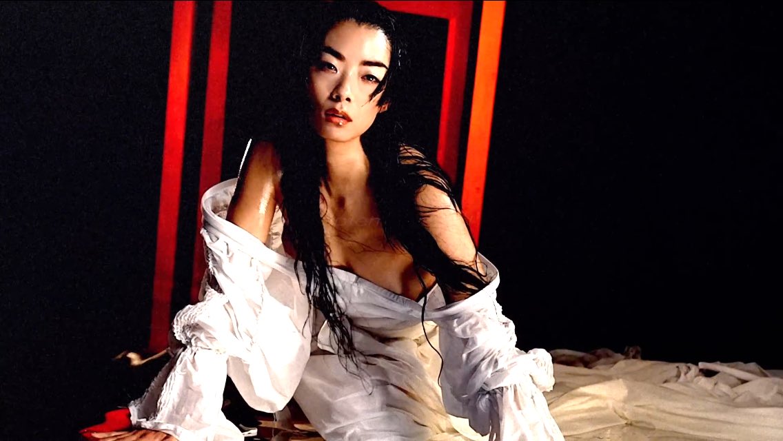 RinaSawaUpdates's tweet photo. Rina Sawayama’s sophomore album ‘Hold The Girl’ is out September 2nd 2022! https://t.co/pPm8JwkVSk