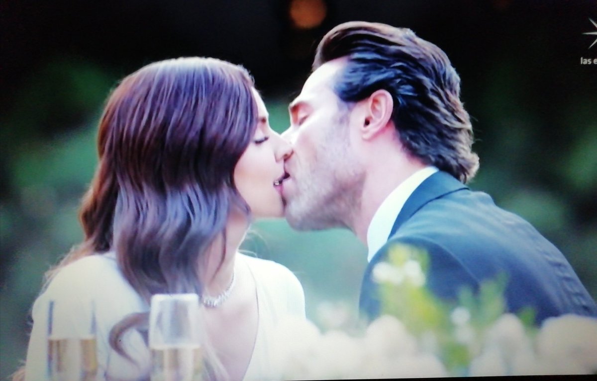 MaridalvaPerei6's tweet photo. grande novela parabéns a Cláudia Martins e Sebastião Rulli por este grande projeto espero que não ficar só neste 💋❤️👏 https://t.co/WfpoklUnKa