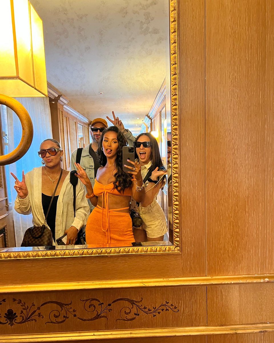 MayaJama's tweet photo. Work &amp; Play 🤝🍊 https://t.co/int7FzNio4