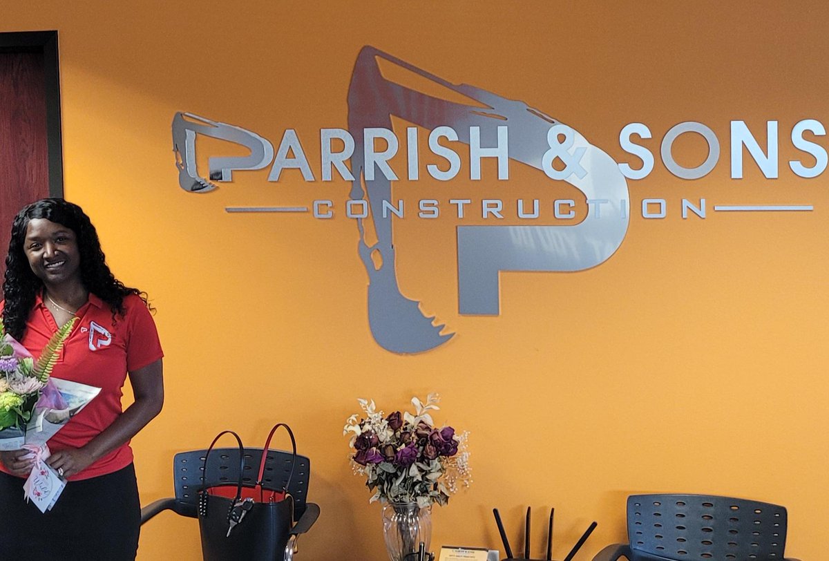 parrish_n_sons's tweet photo. On behalf of Fahteema Parrish We would like to thank our partners Steven and Michelle from Community America for the beautiful flowers congratulating her on her recognition. #CommunityAmerica #ThankYou https://t.co/ia29sWEQ97