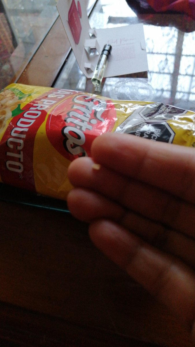 Mamangiee's tweet photo. Que hasco @Papas_Sabritas @Fritos me lastimó más mus dientes🥺🥺 https://t.co/8K6h5AyuzO