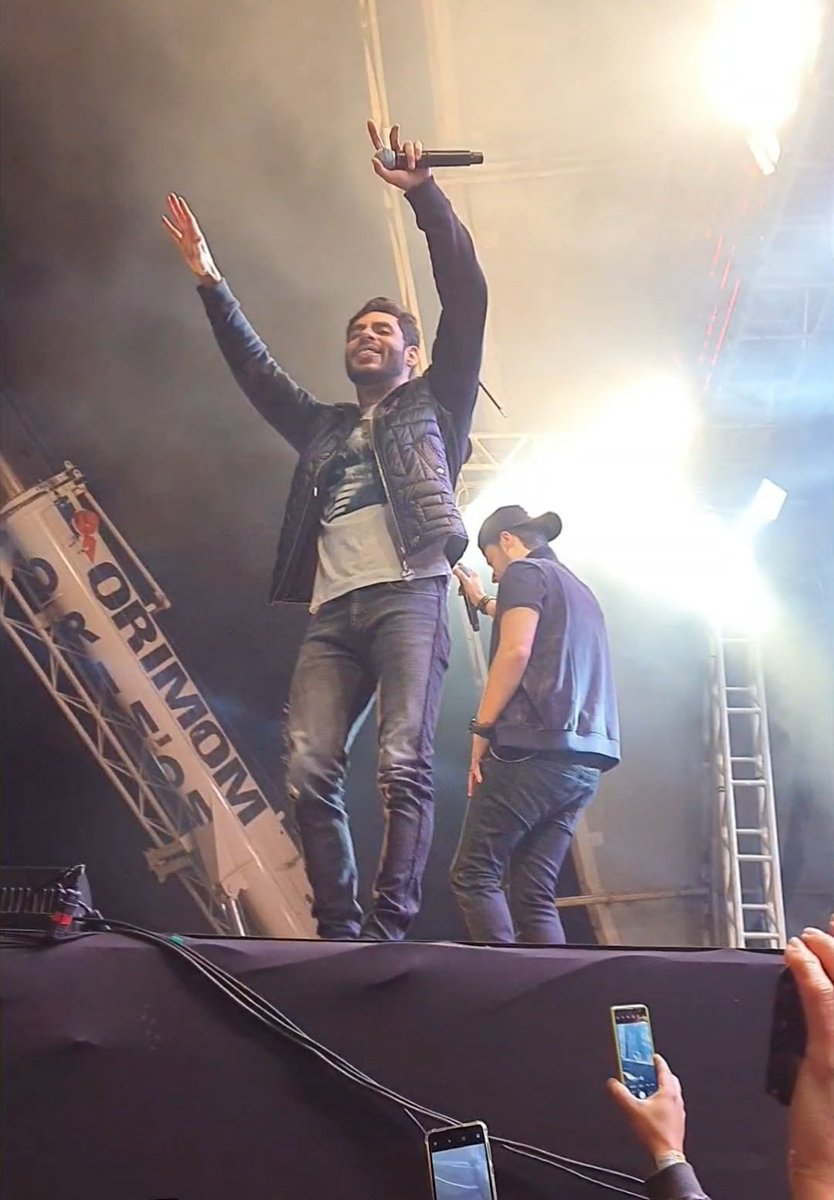 Fadereality21's tweet photo. @iRodolffo Eu amei revê-los... foi o segundo show de vcs que eu pude ir... e já tô doidinha querendo mais... VCS SÃO MARAVILHOSOS!!! impossível não amar 🥰❤ https://t.co/xjC7qKCVRN