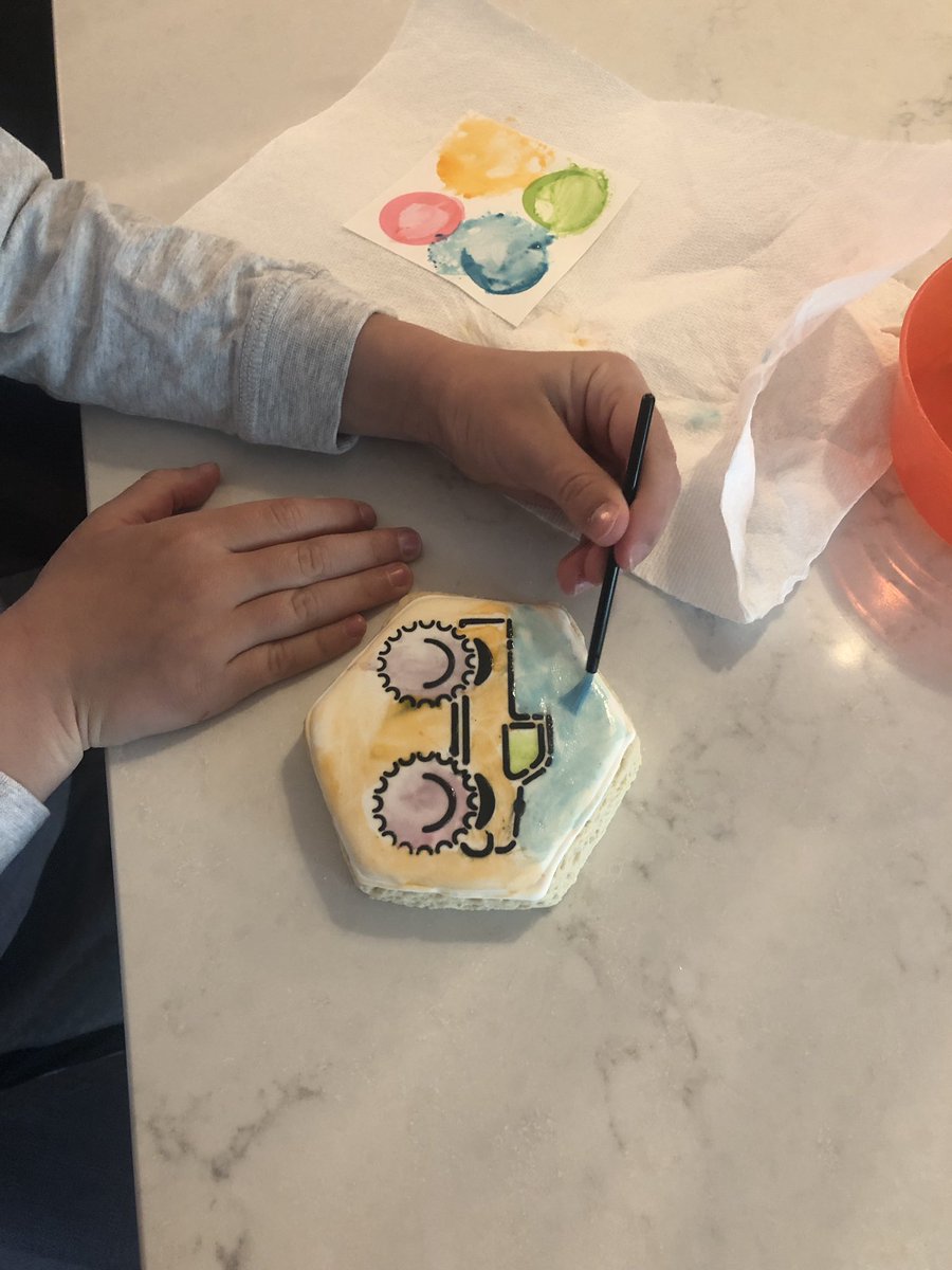 ArtOfMathEd's tweet image. Painting our hexagon cookies… yummy colour theory and shapes!