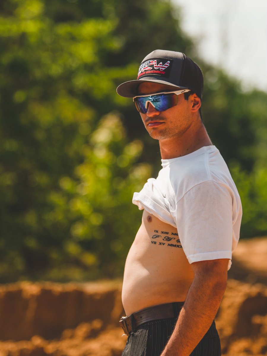 BS Tech Tip.  For those striving for the perfect body.  Here it is.
📸: <a href="/mikevizerphoto/">Michael Vizer</a> 
If you’re lucky I’ll show you how to reach this peak level of fitness🇺🇸