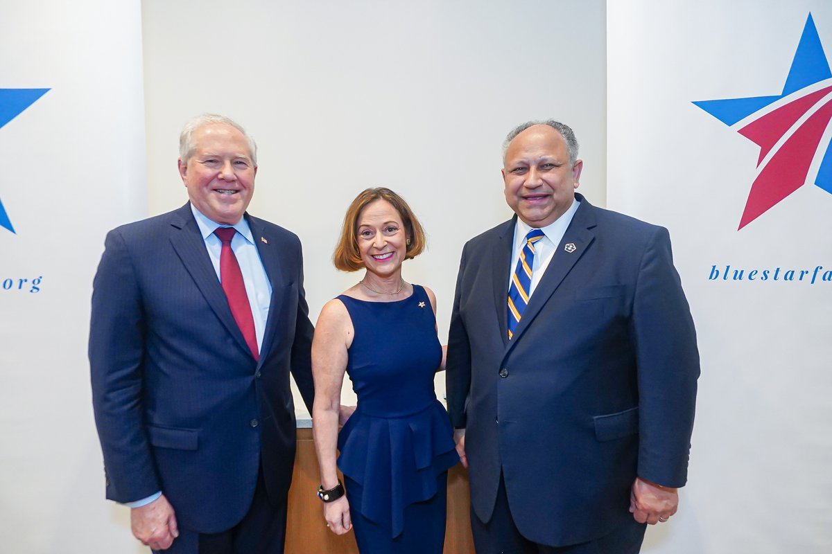BlueStarFamily's tweet photo. We, along with CEO @BlueStarKRD, were honored by the presence of guest speakers @SecAFOfficial and @SECNAV at our #CampaignForInclusion event. 

Thanks for taking time out of your schedules to share your words of respect, friendship, and #inclusion with us!

#military #Veterans https://t.co/ph4ivOszvy