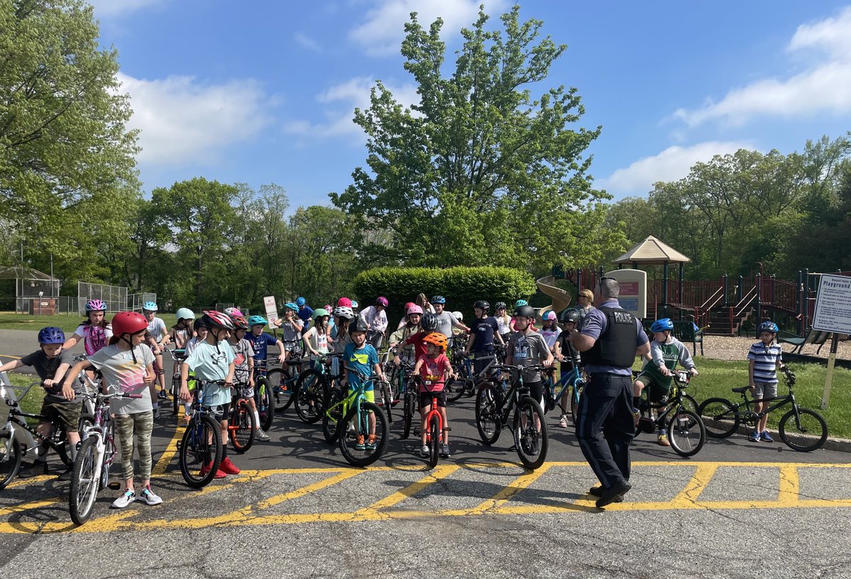 4MrsRussell's tweet photo. Thank you Wyckoff PD and our parent volunteers for running our Bike Safety Rally. We practiced bike safety drills and had lots of fun in the sun! https://t.co/rwtN4XJdFT