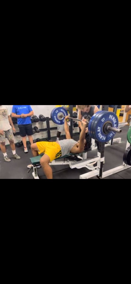 JohnRyanCunnin1's tweet photo. This kid hasn’t even started yet..has no idea. 320lb bench today, 11th grade and runs a 4.6??? 3.2GPA?? #skiesthelimit #wegoin 
@asher_cngham6 @ACRFootball2020 
@ShrineBowlNCSC @NCHSBlueSheet https://t.co/UQCwF2IMIU