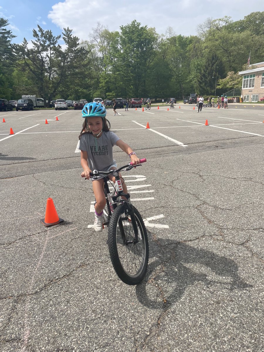 4MrsRussell's tweet photo. Thank you Wyckoff PD and our parent volunteers for running our Bike Safety Rally. We practiced bike safety drills and had lots of fun in the sun! https://t.co/rwtN4XJdFT