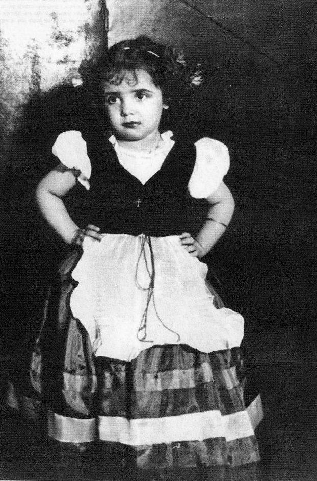 provincia1270's tweet photo. #EvaInmortal “Nos acercamos mutuamente con los vecinos y con el equipo del museo pensamos a esa Evita Niña desde la historia basada en los relatos de su hermana. Dejamos de lado la imagen mundial de Evita para pensar qué le gustaba hacer de niña”.

🎙️ Maribel García #PicadoFino https://t.co/1G1yiYZePC
