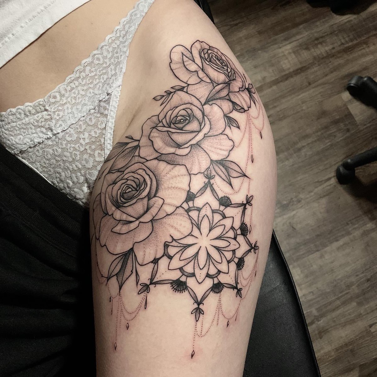 kylomoo's tweet photo. Busy weekend at #greatbritishtattooshow , here’s a piece made a little while ago! 
•
#tattoo #tattoos #ink #rosetattoo #legtattoo #mandala #mandalatattoo https://t.co/9z5po0FvCJ
