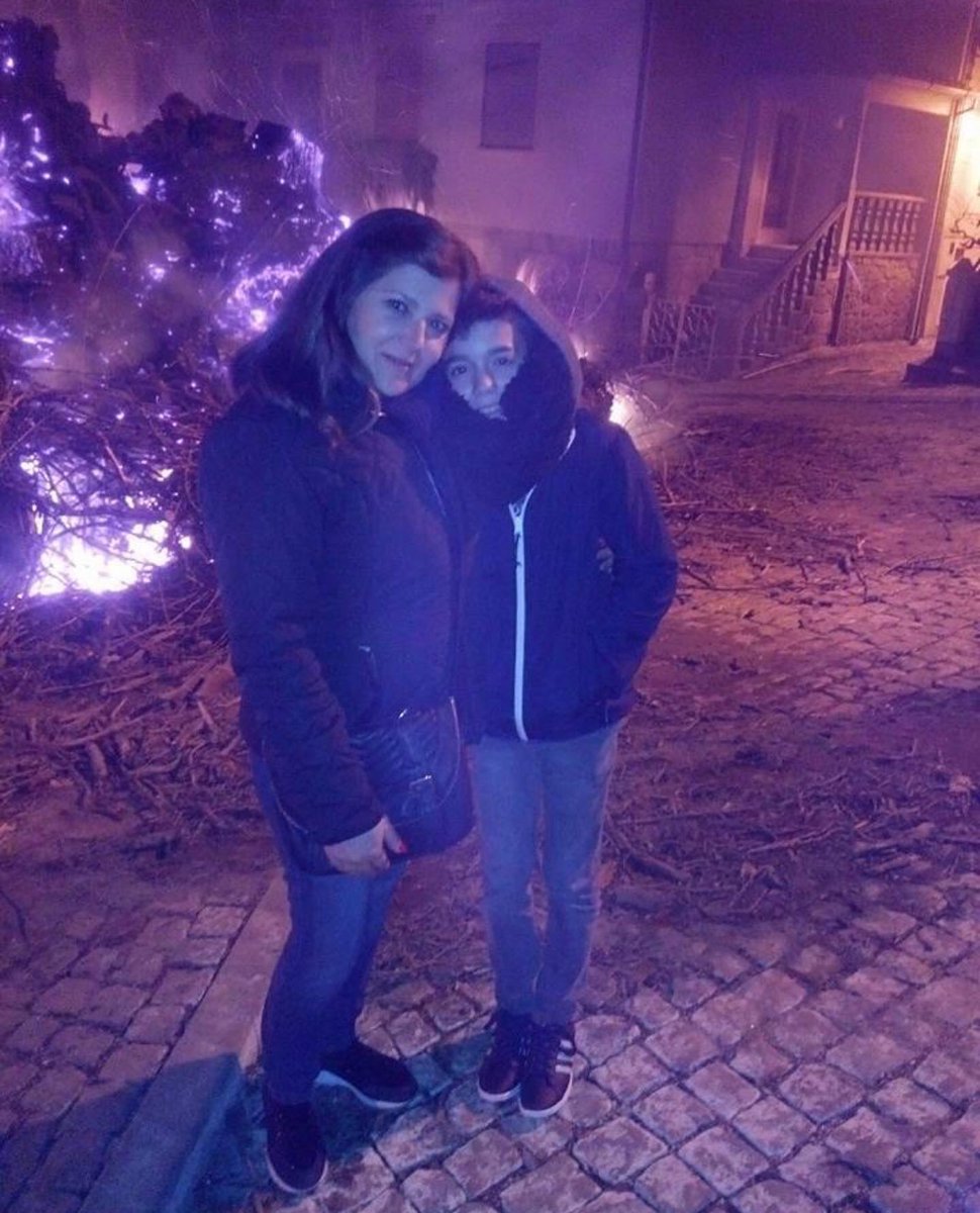 es tu e sempre seras minha mae, prometo lutar para alcançar sempre o que te prometi. cuida do avo como sempre cuidas te de mim que eu irei sempre cuidar e mimar os primos como tu gostavas. amo te para sempre minha mae🕊❤️