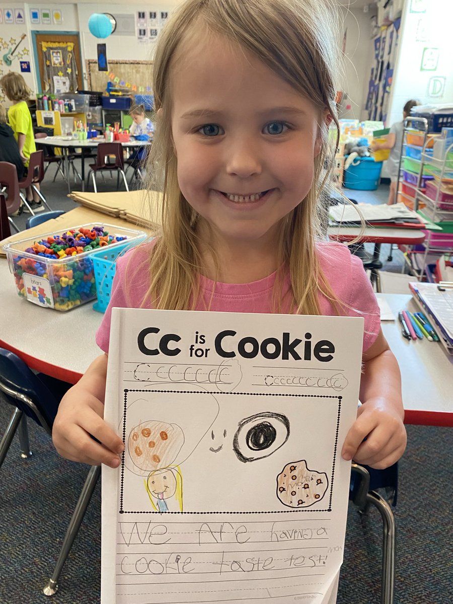 RussellsKinders's tweet photo. Letter Cc day for our ABC countdown was yummy today! We had a cookie taste test. Chocolate chip had the most votes! 📊🍪 https://t.co/GjnCmWBMJb