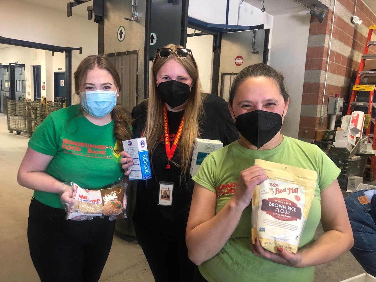 RoadrunnerFdBnk's tweet photo. This past Saturday, the @NALC_National #StampOutHungerFoodDrive collected 158,280 pounds of food in the Albuquerque area! Thank you to everyone who helped make this event a success! If you would still like to to donate food, we invite you to learn more at https://t.co/8FNIvJJYRo. https://t.co/ragcFZj6xw