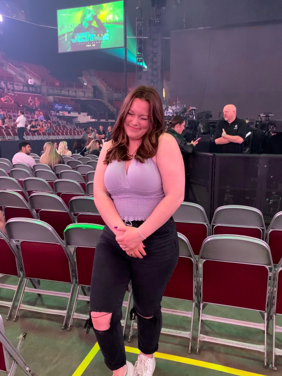 rachel_ryan6's tweet photo. fucking STOKED to be seeing my
favorite artist so close tonight, i cannot believe this is even happening 💜✨ https://t.co/FpJ5yNhNlT