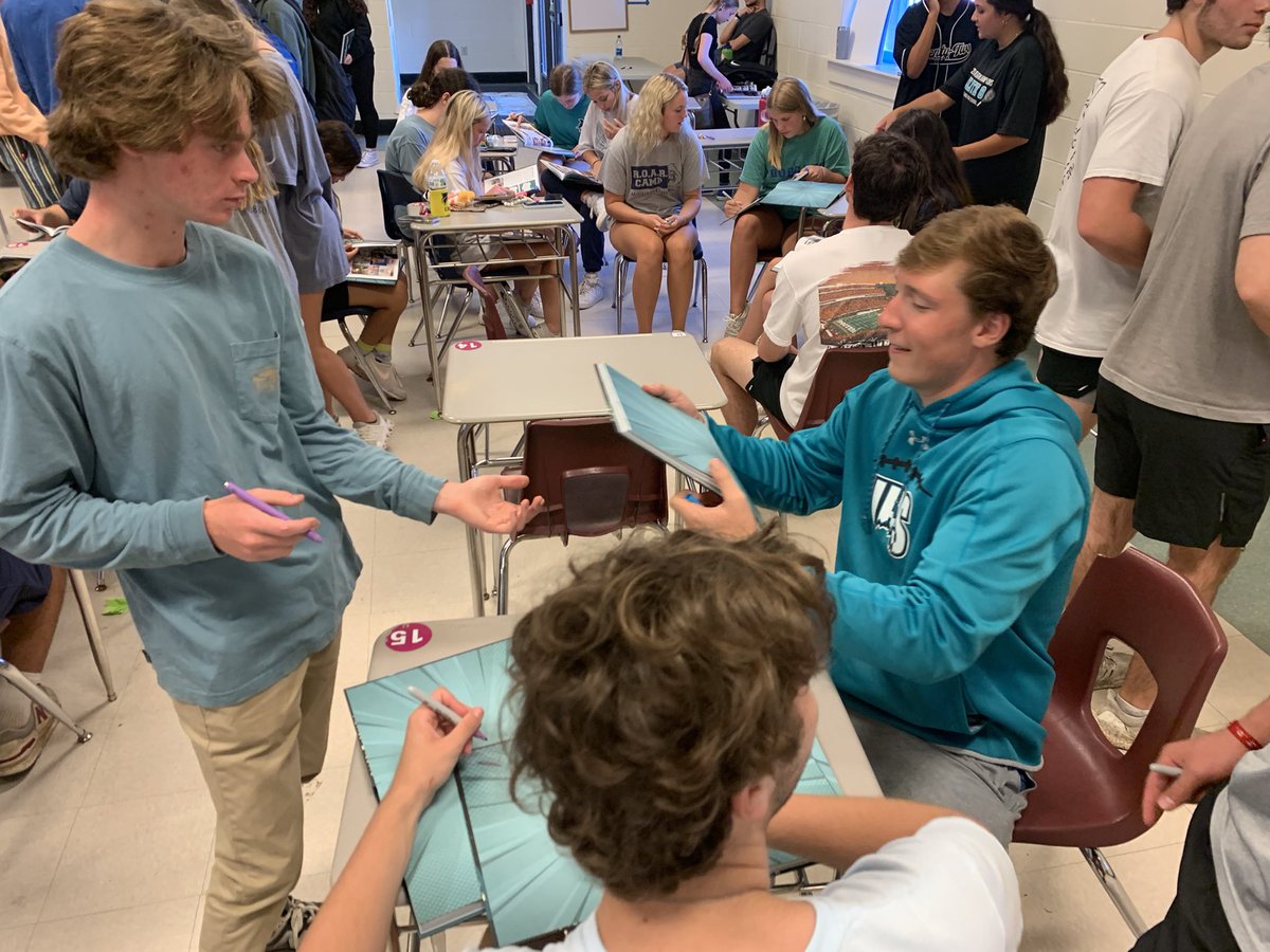 Islands_Sharks's tweet photo. While we did #FINishStrongFriday last week, we also #MadeMonday a #GreatSharkStart with our Senior 
Yearbook Signing &amp; Social. #Memories #SeniorWeek2022 @SharondaMurrell @BballoliverBBO https://t.co/KAVSueR81Q