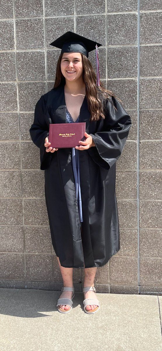 Quakes_Simmons's tweet photo. Congrats to our trusty lefty pitcher #5 @MeganBrinkman7 on your graduation from Waverly yesterday! Good luck @SpireSoftball next year! You will do great things!! @QuakesRecruit @NEQuakesSB https://t.co/BSPBVH9Zk4