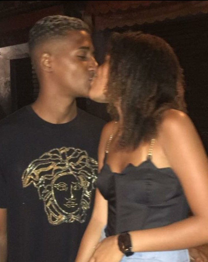 faixapretamghcv's tweet photo. Feliz dia pra gnt, 1 ano juntos, só tenho a agradecer a Deus por ter uma mulhe tão maravilhosa ao meu lado, te amo demais👩🏽‍❤️‍👨🏽🙏🏽💙💍 https://t.co/68Uw0hEElA
