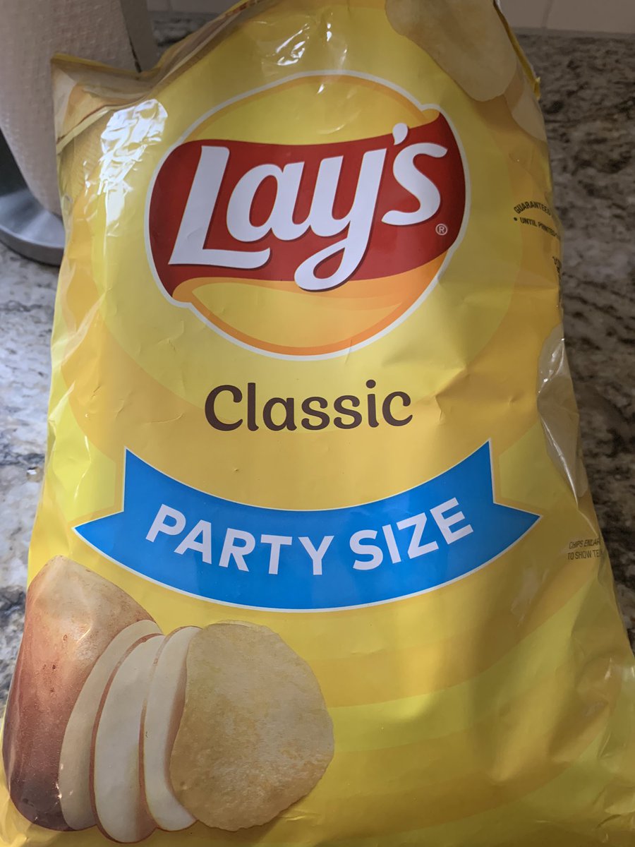 CoachKlug75's tweet photo. @CoachAllam1 These would taste so much better if they were Ruffles.  #KlugsChipReview https://t.co/Q0v9gEmRl3