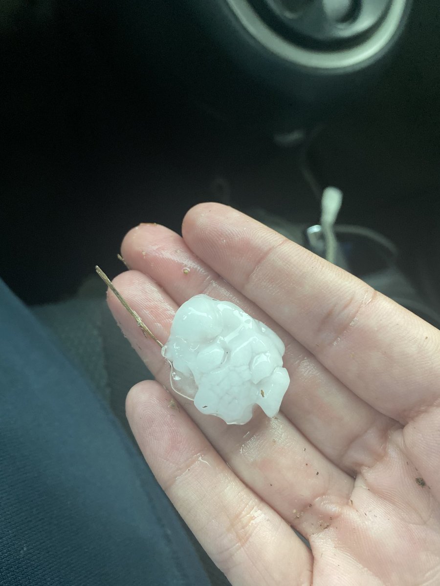 AStrayer20's tweet photo. Severe thunderstorm with quarter size hail in Sharptown, Maryland https://t.co/KHMW1FH9aX