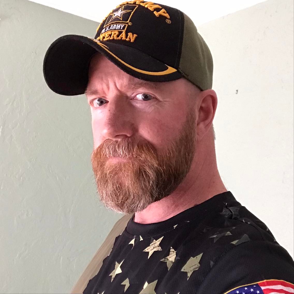Erik_Stitt_Art's tweet photo. A fresh pic of Yours Truly, The Blender/Sci Fi Artist.
Man….I’ve got some serious RBF. I’m smiling. Honest!
#erikstittart #grumpyvet #lightenupfrancis #blenderartist https://t.co/KicItddOZA