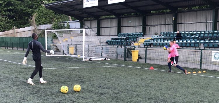 Breaking 🚨✍🏻 

Last seasons first team goal keeper 
Sheikh Ceesay joins SCR management team as the first team goal keeper coach - below is sheik in action with our keepers 🧤 

Welcome back Sheikh 👊🏻