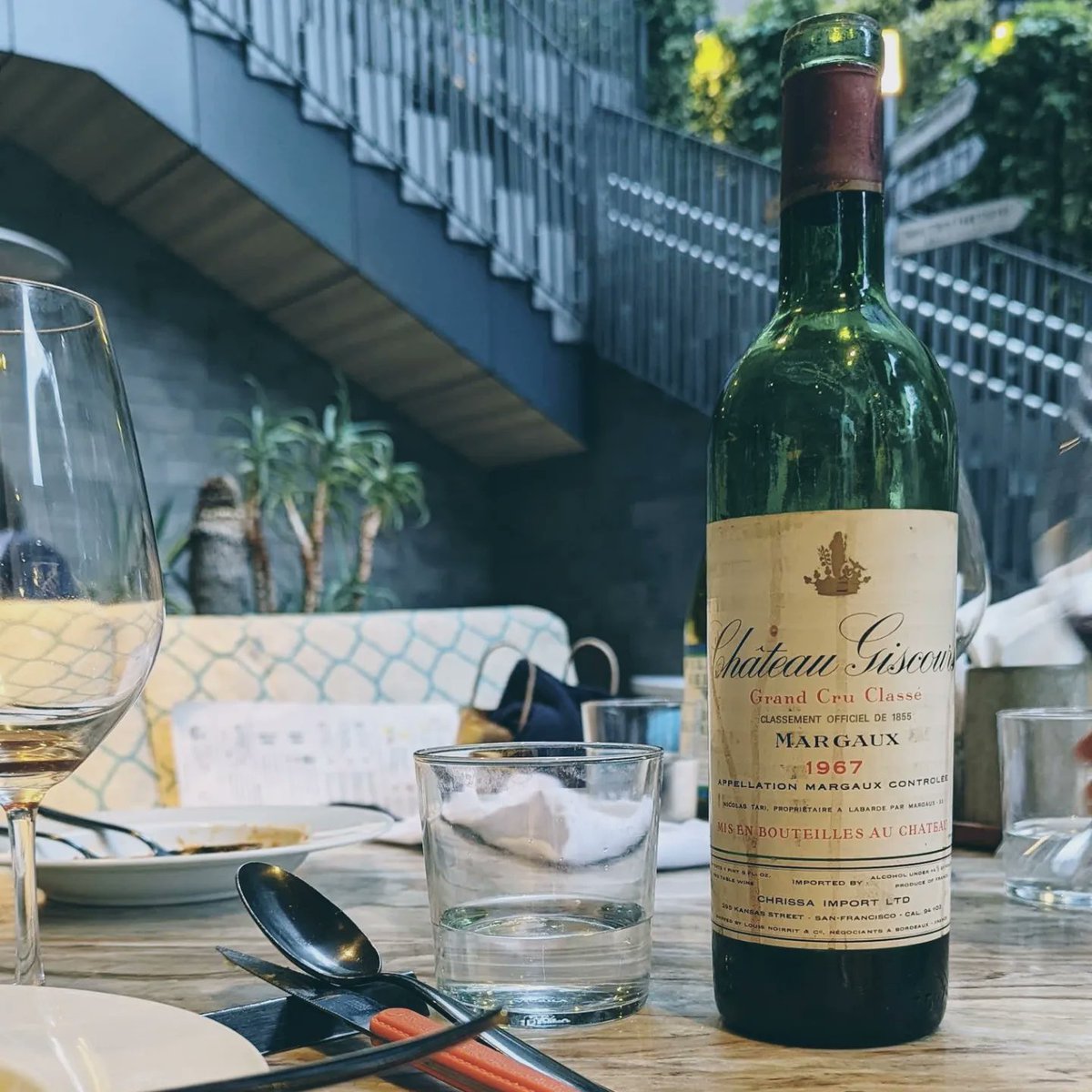 therapy_vino's tweet photo. パッと咲いて、静かに閉じた
そんな感じ。
グレートな年でも、
そうでなくても、
色々深くて…尊いなあ。
とにかく素晴らしかった日のメモφ(..)
#ボルドーワイン #ジスクール
#chateaugiscours
#bordeauxwines #winetastings https://t.co/vNf0jq9Ylo