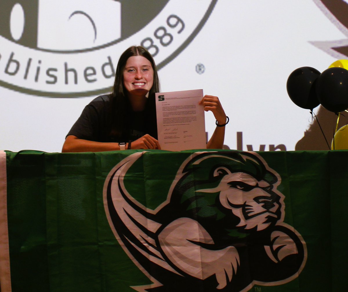 TrackCourtland's tweet photo. Congratulations Maddy on committing to run track at  Slippery Rock University! We are so proud of you! Go Maddy! Go Cougars! and Go Rock! @Rock_Athletics @rocktfxc @FLSVarsity @211Miller @SpotsySchools @CourtlandHSWeb @CourtlandPride https://t.co/b7y19DkWrO