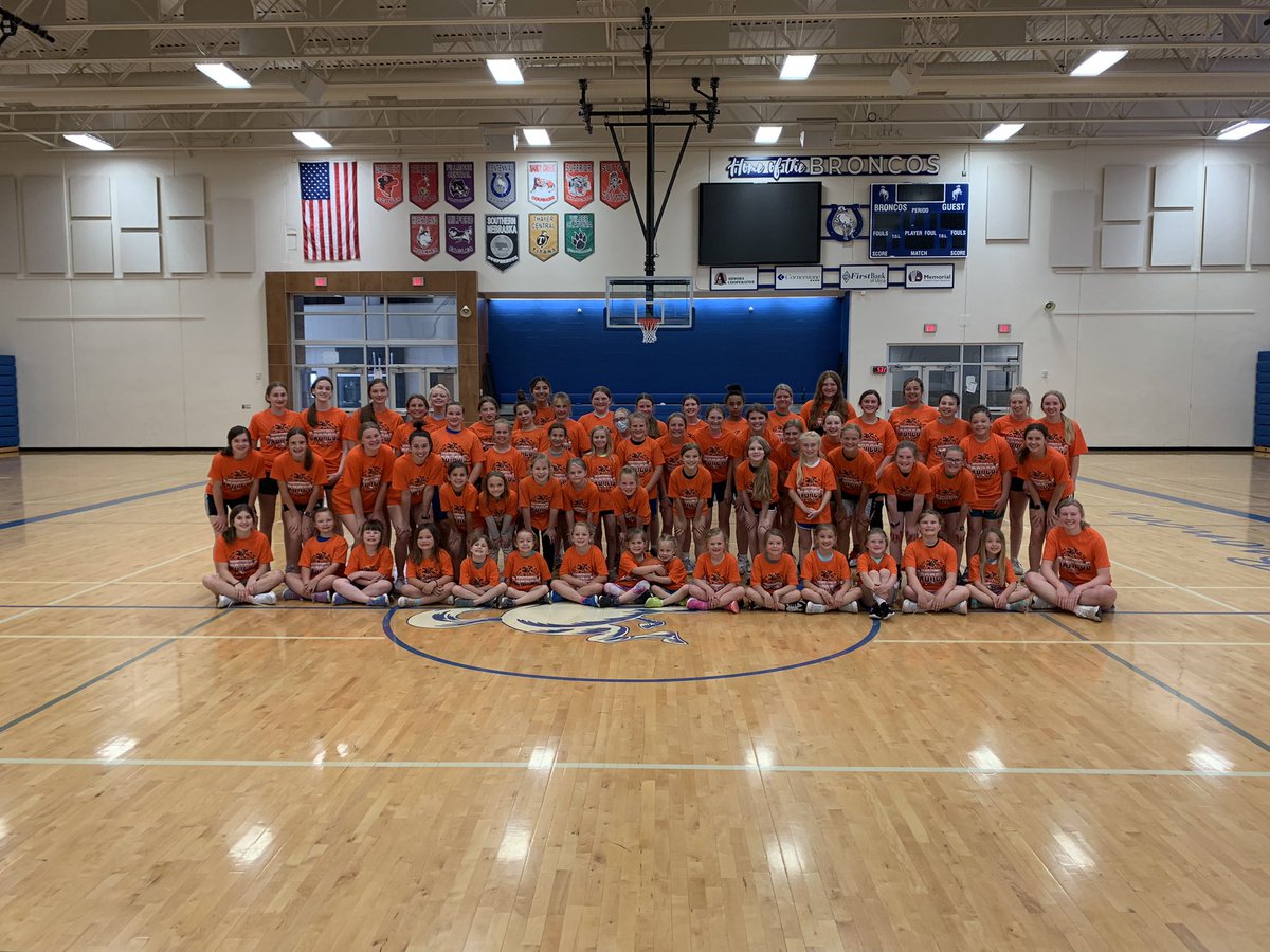 CPS_GBB's tweet photo. Day 1 of our 3-day youth camp is in the books! 👍🏻 #GoBroncos @cpsbroncos https://t.co/v5JcfmXXAP
