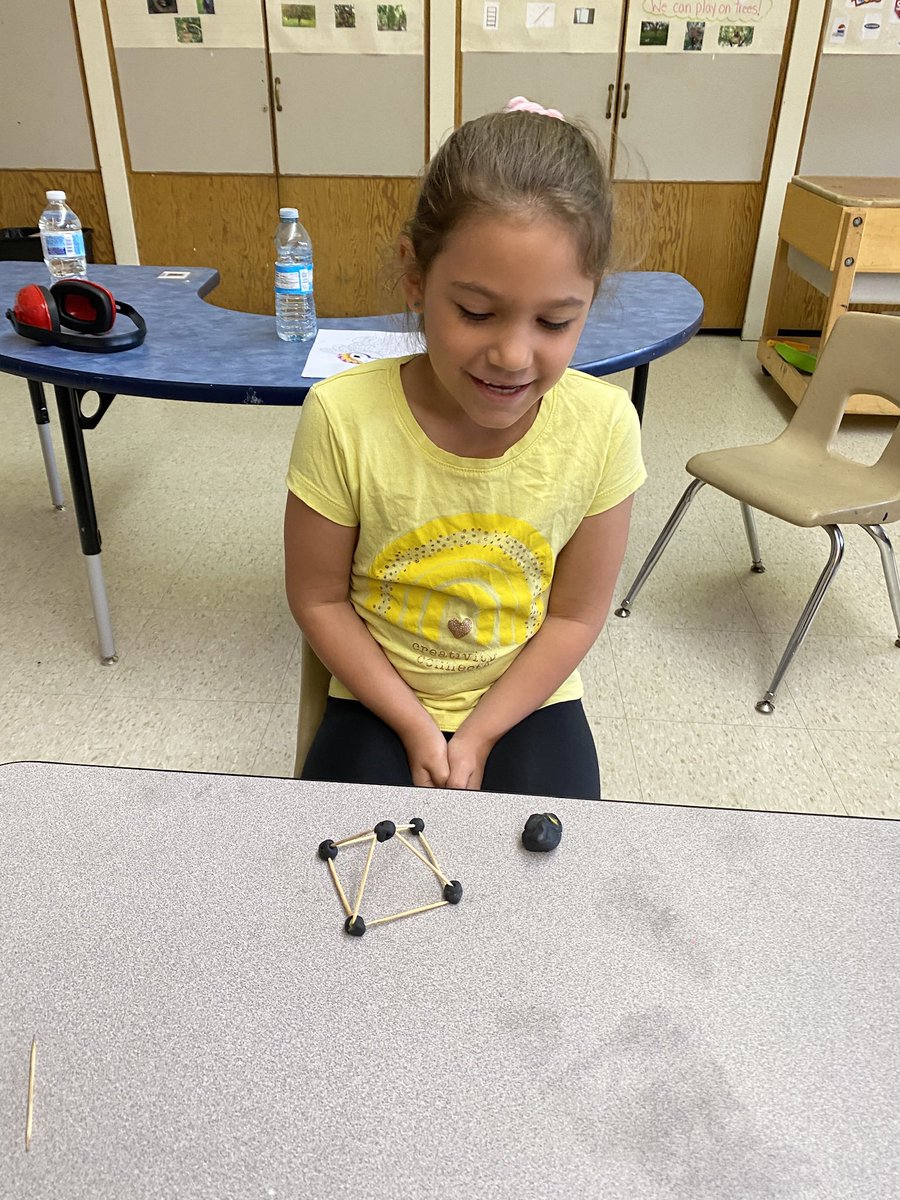 MsLisaMcAvoy's tweet photo. Building 3D objects in kindergarten. @marionLRSD   #learningthroughplay https://t.co/nzPkrOkual
