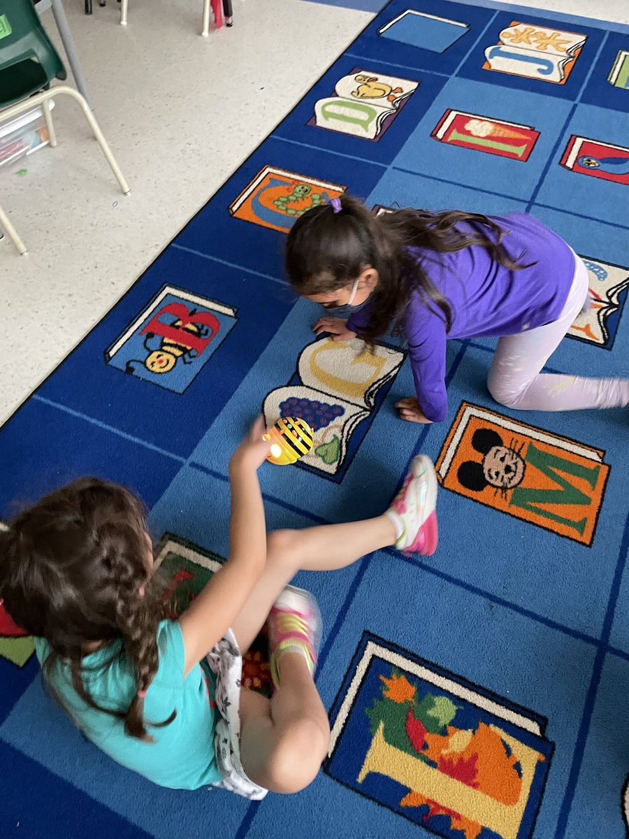 K3 friends had a chance to explore the BeeBot today! Thank you <a href="/PCameronOCSB/">Grade 1 Grizzlies</a> for lending them to us!