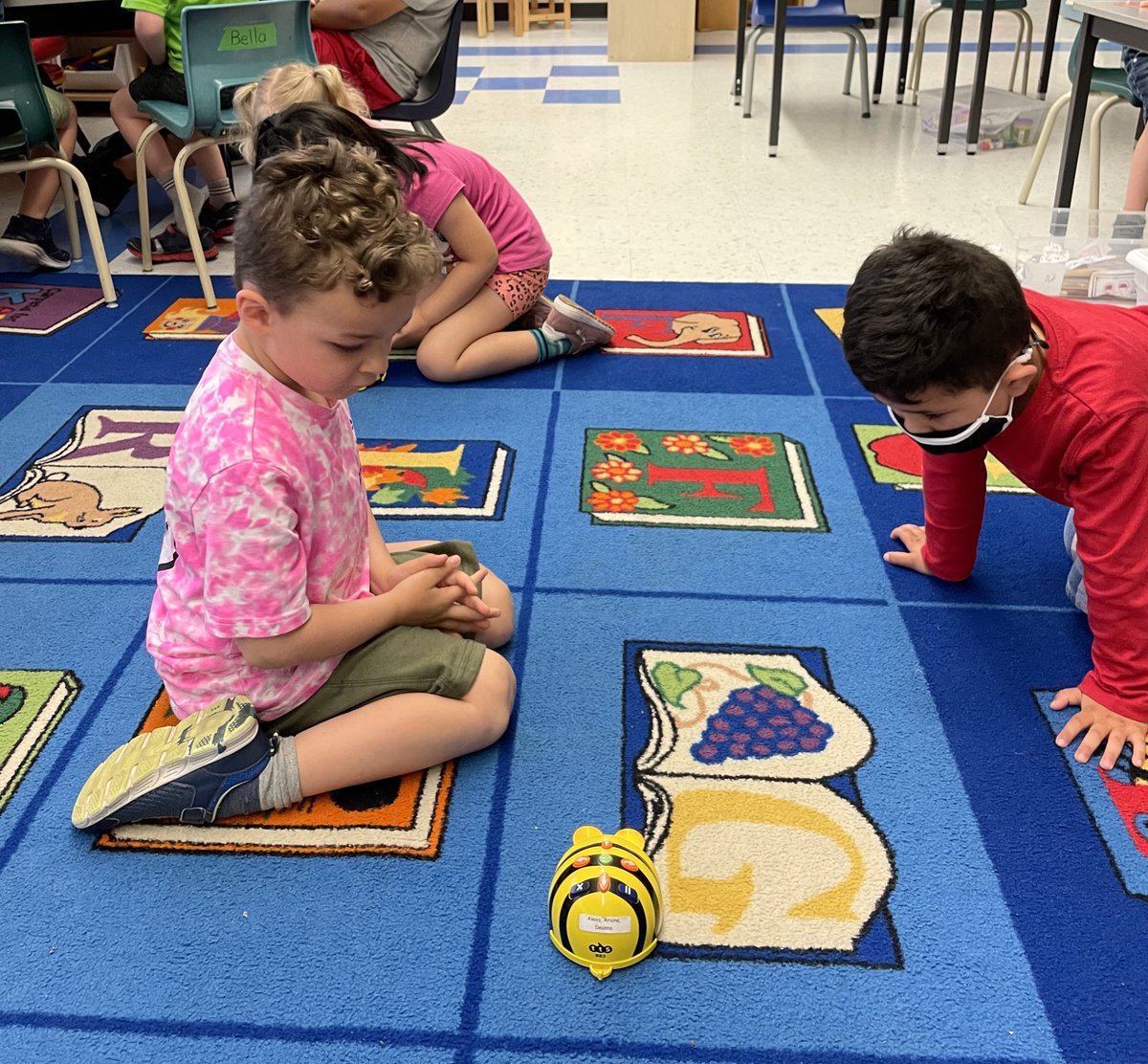 mrsroussy_ESL's tweet photo. K3 friends had a chance to explore the BeeBot today! Thank you @PCameronOCSB for lending them to us! https://t.co/EsCAG1WLb9