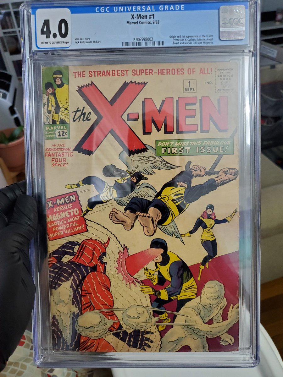 PabloInga10's tweet photo. Being a novice in NFTS to finding @veve_official and then collecting Comic NFTS to buying my 1st physical comic. @ComicsandCrypto  how did I do ?. @Reubenruppert1 . https://t.co/qXzDJbCfnL