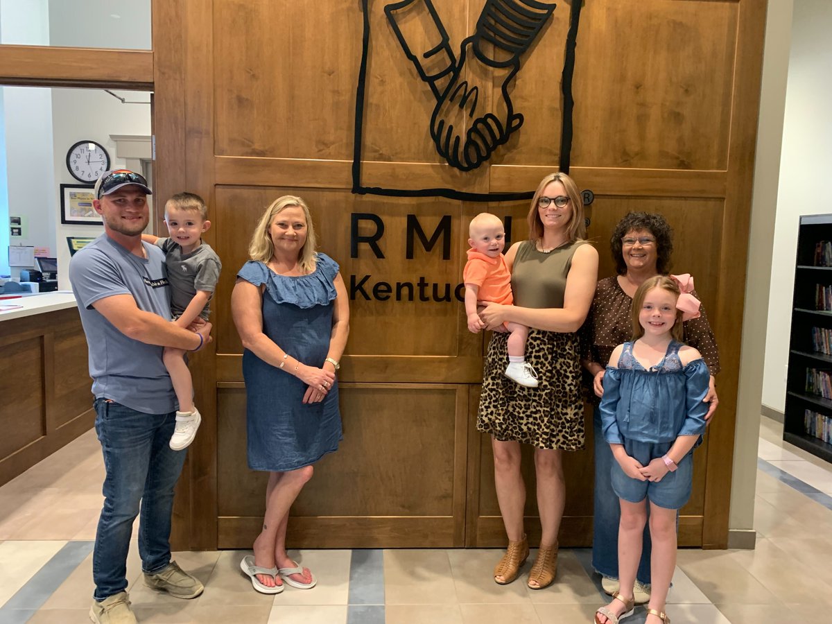 RMHCKentuckiana's tweet photo. Birthdays are always a reason to celebrate! The Bounds family held a fundraiser to celebrate Ansen's first birthday and they raised $1,000 dollars! We're forever thankful for our #RMHCK families that continue to help us support other families in need β€οΈππ https://t.co/SuOZl7l7iz