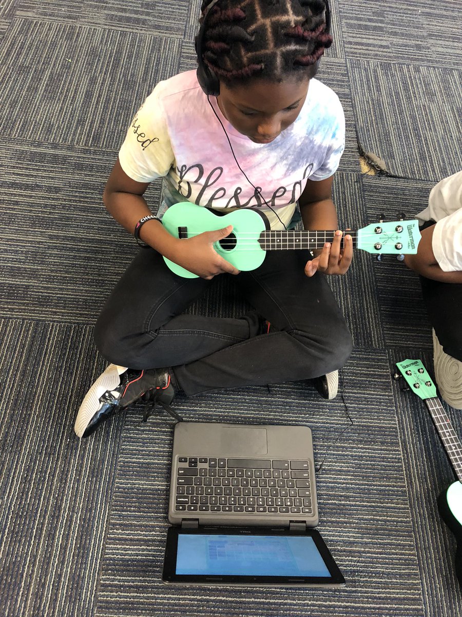 crosbykeys's tweet photo. @BreckFrankES 4th graders creating their own accompaniment jam with @Quaver_Ed to practice C and F on the #ukulele. #JCPSKY #JCPSmusic https://t.co/hjPwsRFAwI