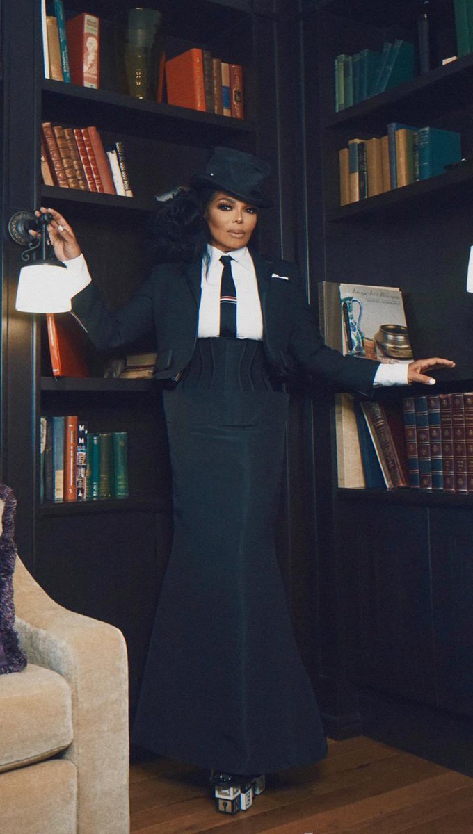 Thank u guys so much for all the luv and the birthday wishes! Luv U 😘

Thank U 💙
Designer: <a href="/ThomBrowne/">THOM BROWNE.</a> 
Makeup &amp; 📸: prestonmakeup
Hair: <a href="/LarryJarahSims/">Larry Sims</a> 
Location: NoMad <a href="/parkmgm/">Park MGM</a>