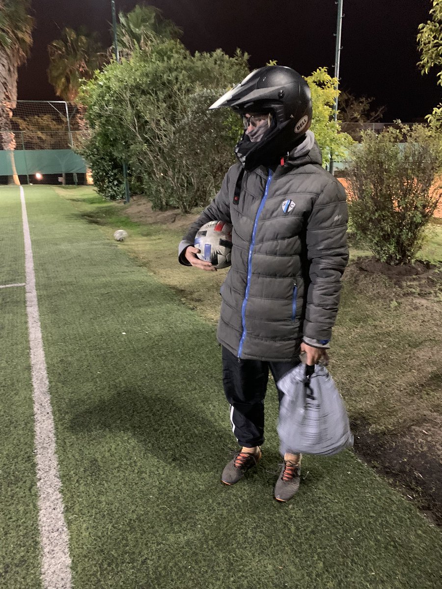 Pov: tenes fulbo a las 7 y entregar un pedido a las 8