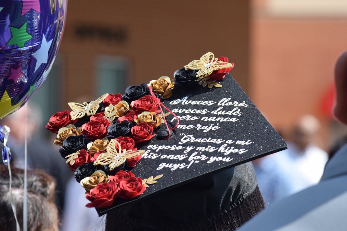 leecollege's tweet photo. Some of our favorite graduation caps! 🎓

#GraduationCaps #LCGrad2022 #Spring2022 #Graduation #LeeCollege #Baytown https://t.co/Yvz6tN1Dzh