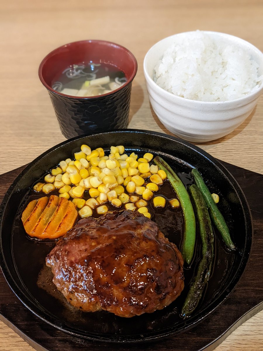 おはようございます☁
今日のランチ番頭のげんちゃん諸事情ありまして行けないので妻がハンバーグ焼きます🔥
ハンバーグしかできないですが宜しくお願いします😊