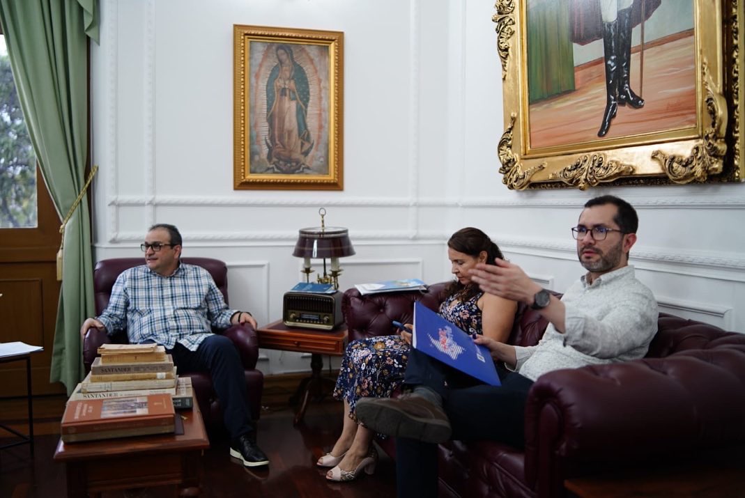 GoberNorte's tweet photo. El gobernador Silvano Serrano, recibió a Iván Mauricio Durán Pabón, viceministro de Transformación Digital, junto a la secretaria TIC, quien socializó la estrategia pedagógica del programa en TIC Confío +. 👇🏻 https://t.co/gGhJhEaSfW