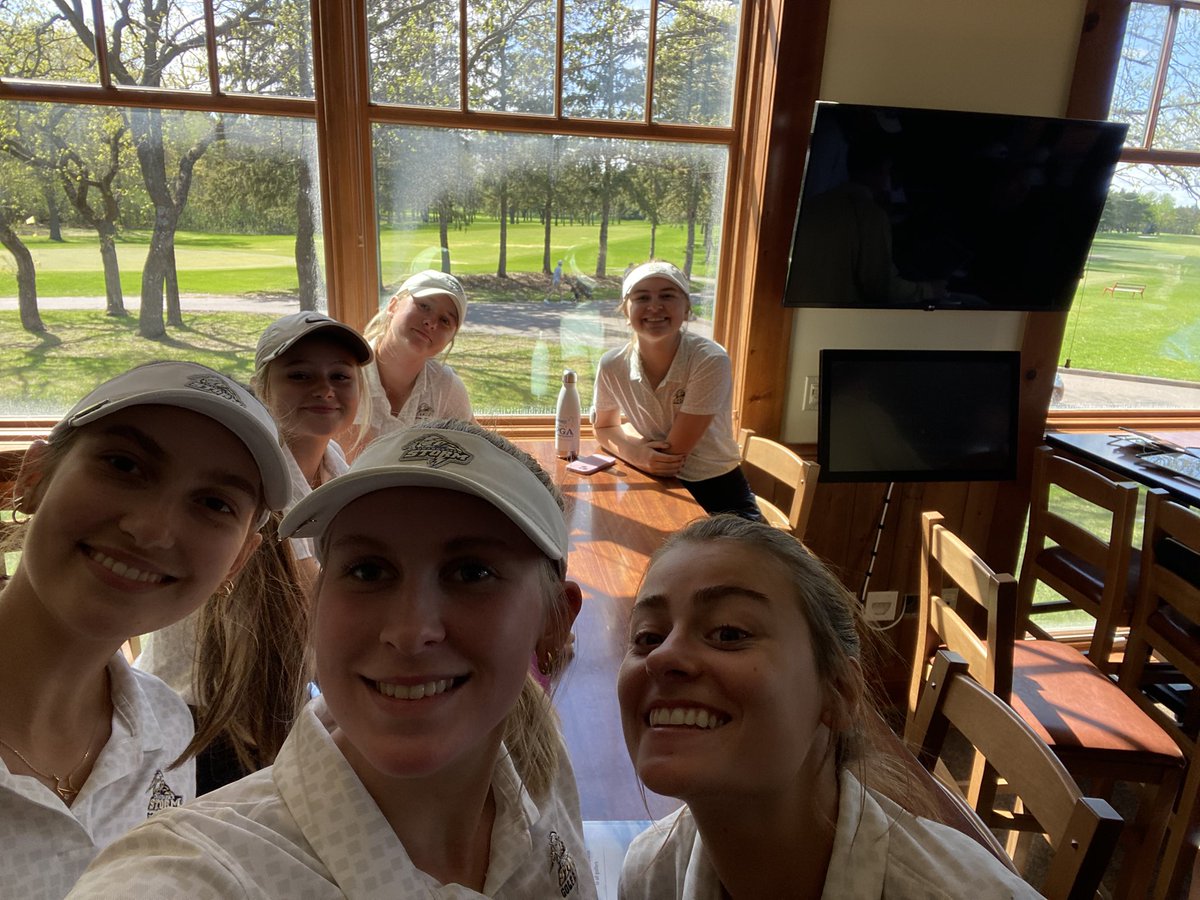 Chan_GirlsGolf's tweet photo. Played at the Andover invite today at bunker hills! Had a great time and really enjoyed playing in the nice weather! Up next we have a conference tourney at Baker on Wednesday… super excited!! https://t.co/BgoU39KWzd
