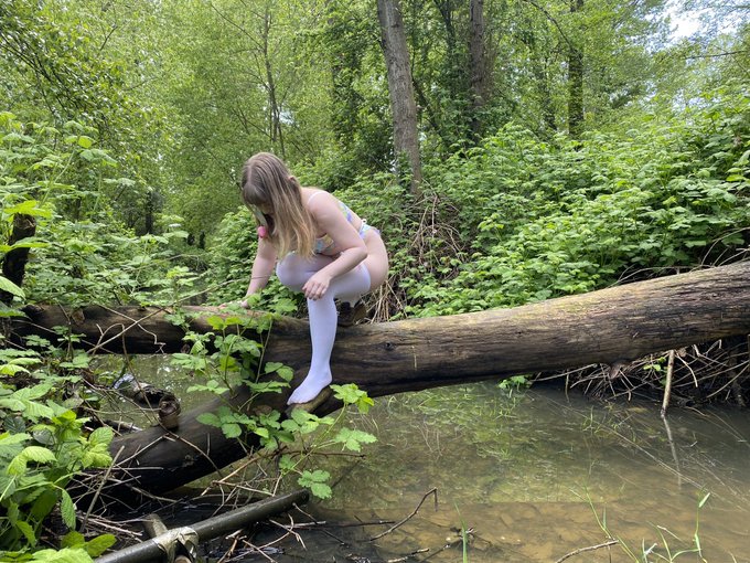 Lil blooper sneak peak to forest Fae pics coming tomorrow on my ✨🧚🏻https://t.co/M7DcdeYcdJ >:3 https://t