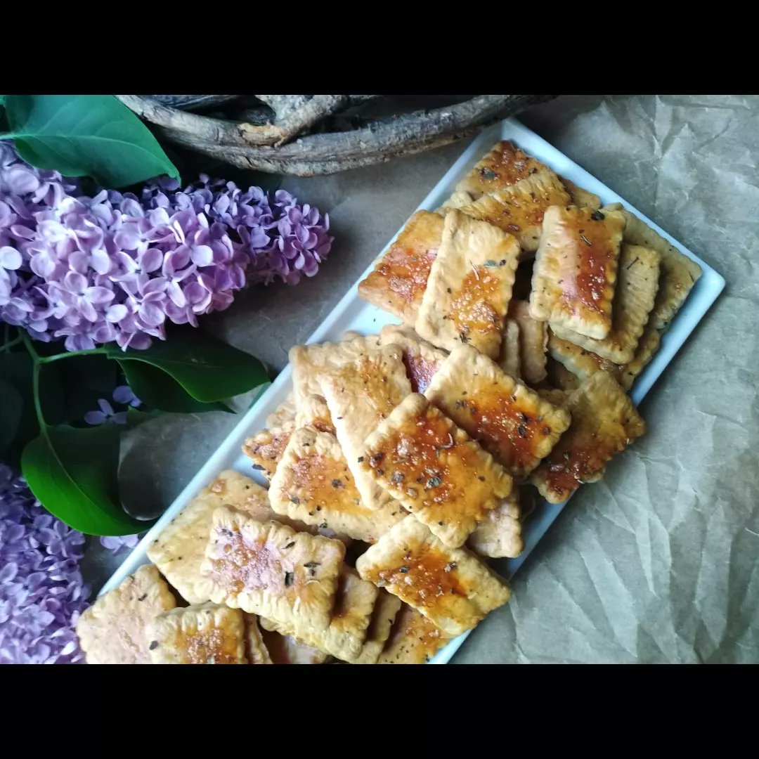 Sandrailiceva1's tweet photo. Krekeri sa belim vinom 🥂  #večera #izmojekuhinje #sandraskitchen 🥂 https://t.co/sr0FEOxhFS