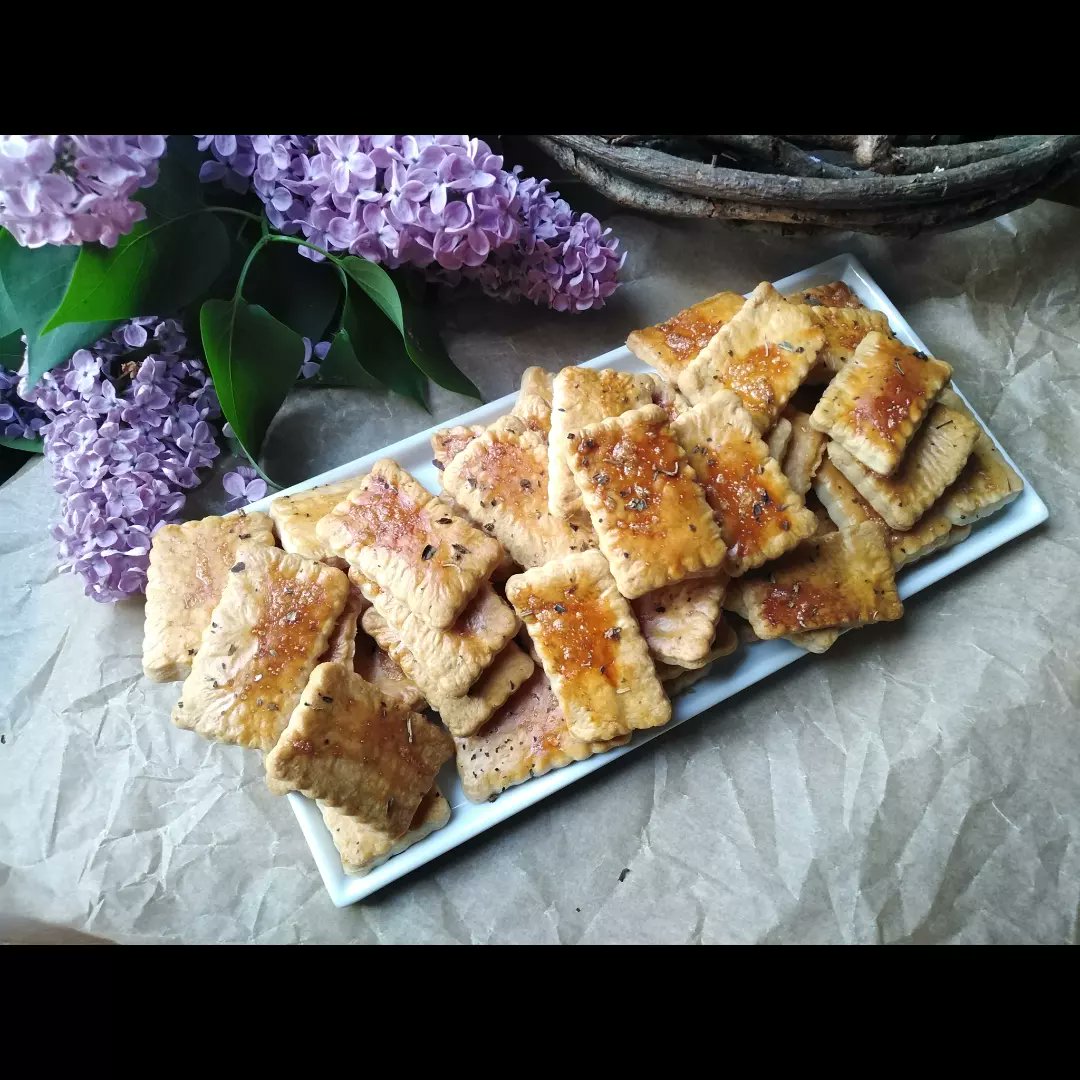 Sandrailiceva1's tweet photo. Krekeri sa belim vinom 🥂  #večera #izmojekuhinje #sandraskitchen 🥂 https://t.co/sr0FEOxhFS