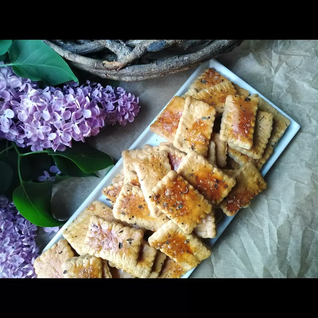 Sandrailiceva1's tweet photo. Krekeri sa belim vinom 🥂  #večera #izmojekuhinje #sandraskitchen 🥂 https://t.co/sr0FEOxhFS