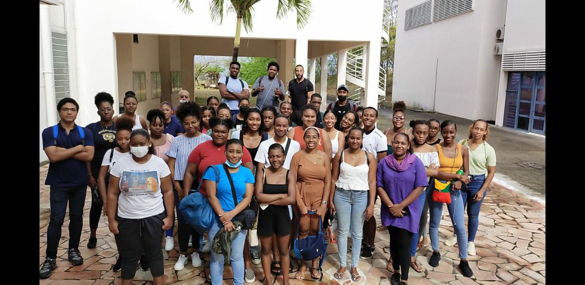 Les étudiants de 3ème année en licence sciences de la vie en sortie pédagogique au Diamant à la rencontre des pêcheurs de la Taupinières ce 14 mai. Echanges autour de l'impact du chlordécone sur le secteur de la pêche. Un grand merci à l'association "génération Martinique".