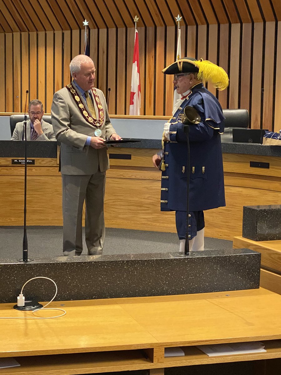 _donmitchell's tweet photo. Whitby’s original Town Crier, Fred Martin is retiring. In 1986, he won a contest held by the Downtown Business Improvement Association and it was proposed to the Town he be appointed the “Official Town Crier,” which was approved by Council. Congratulations Fred on your retirement https://t.co/CnvhQ7evd6