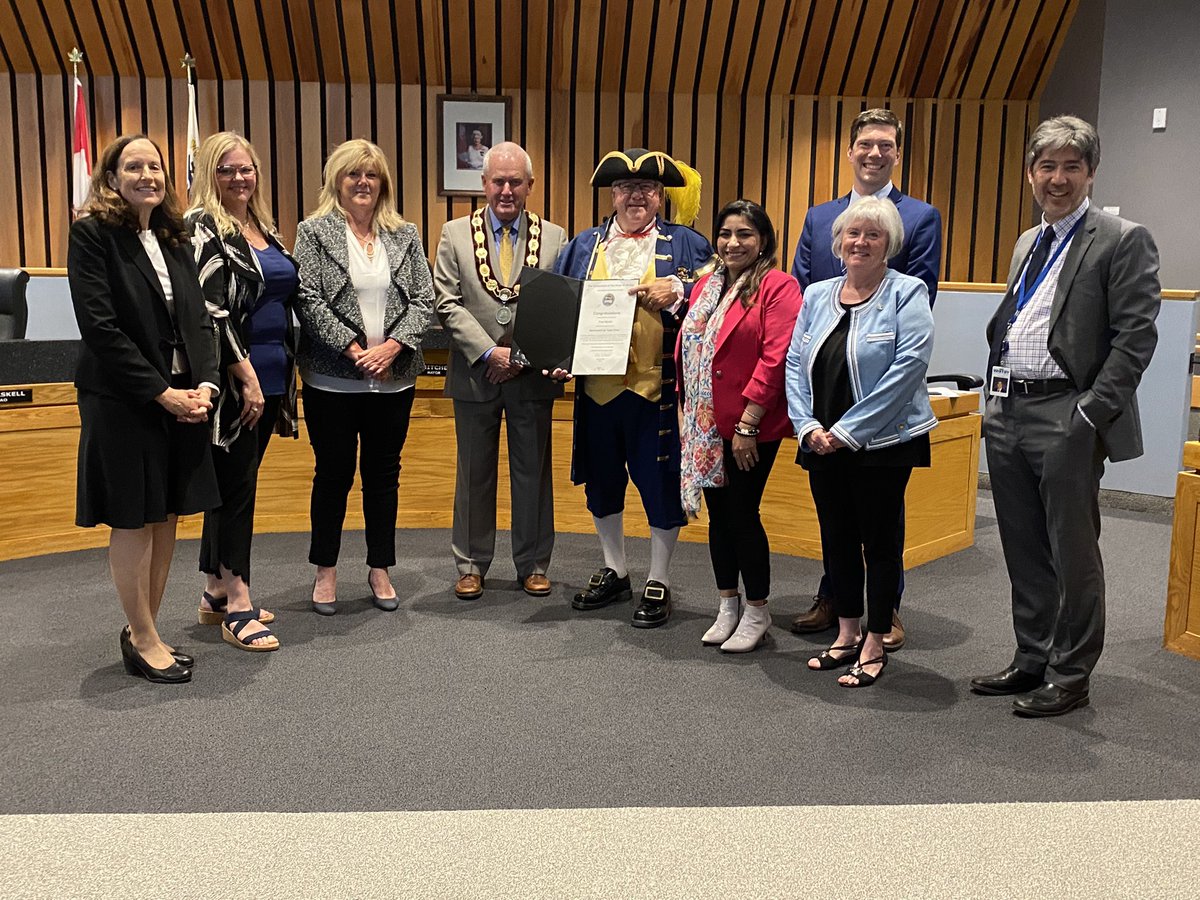 _donmitchell's tweet photo. Whitby’s original Town Crier, Fred Martin is retiring. In 1986, he won a contest held by the Downtown Business Improvement Association and it was proposed to the Town he be appointed the “Official Town Crier,” which was approved by Council. Congratulations Fred on your retirement https://t.co/CnvhQ7evd6