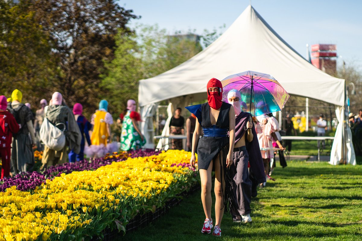 DLVisionMode's tweet photo. Mémorable défilé de mode présenté par @CollegeLaSalle le 13 mai dernier au Vieux-Port de MTL
📷Chau Wong, Thessa Thomas @mmodemtl #fashion #ecoledemode #mtlstyle #modequebecoise #releve https://t.co/J6YlW6mf1s